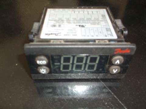 DANFOSS ERC 102D ELECTRONIC REFRIGERATION TEMPERATURE CONTROLLER